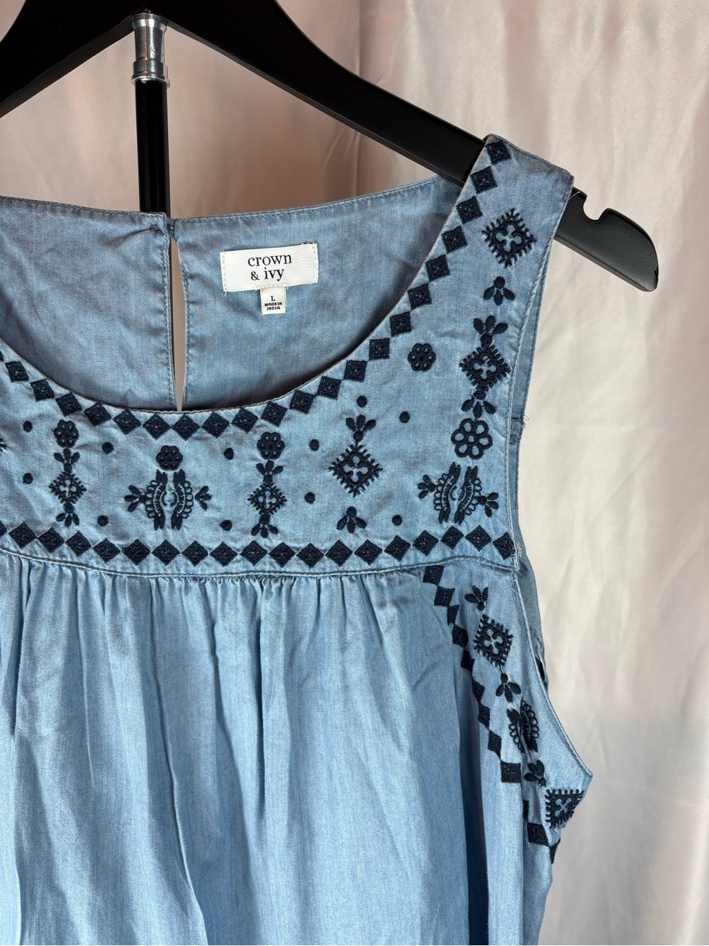 Crown & Ivy Large Chambray Embroidered Shift Dress Blue Sleeveless Boho